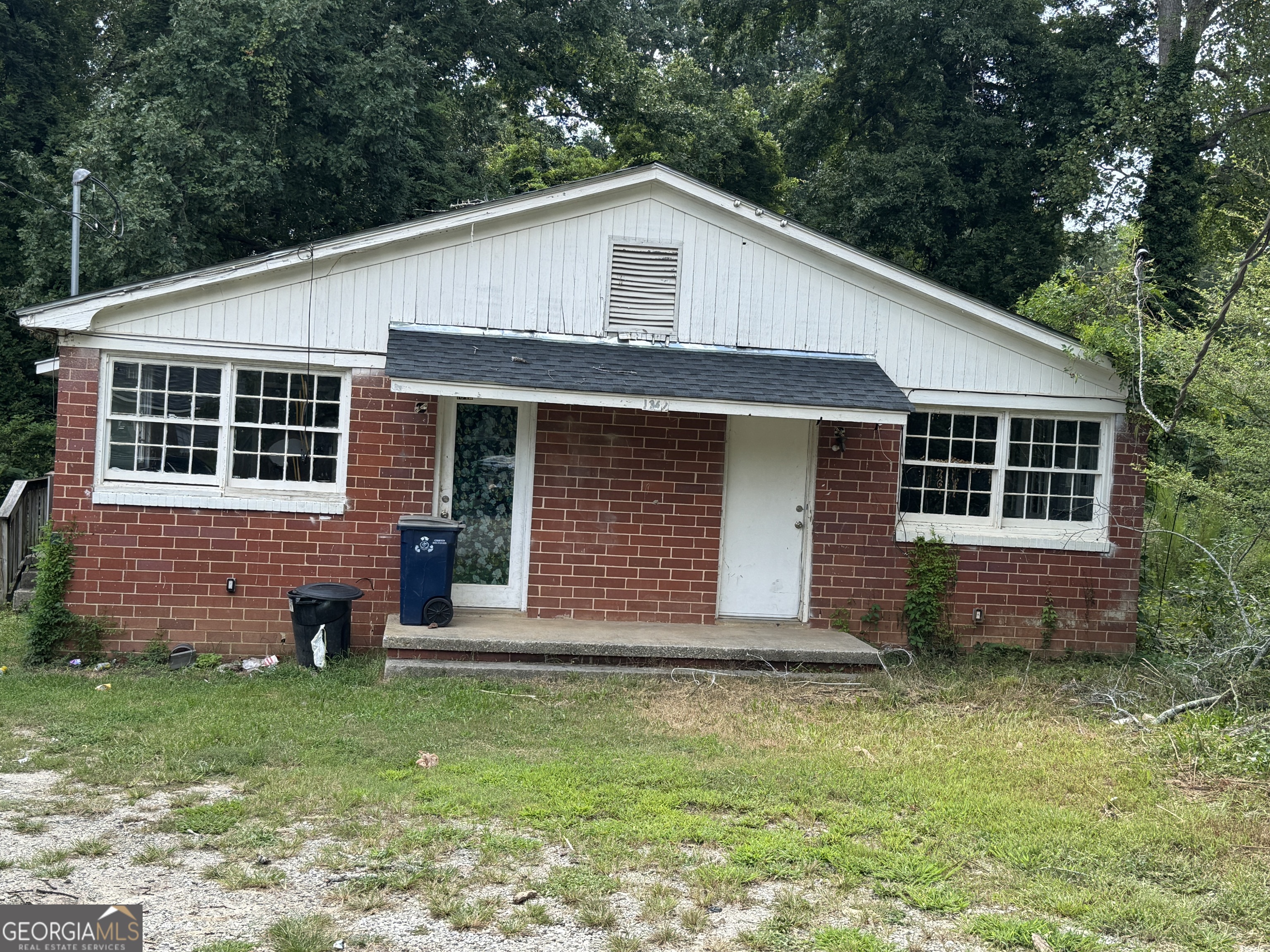 32 Unit Mutlipl Multiple Griffin, GA 30223 - Photo 24 of 24 a front view of a house with a garden