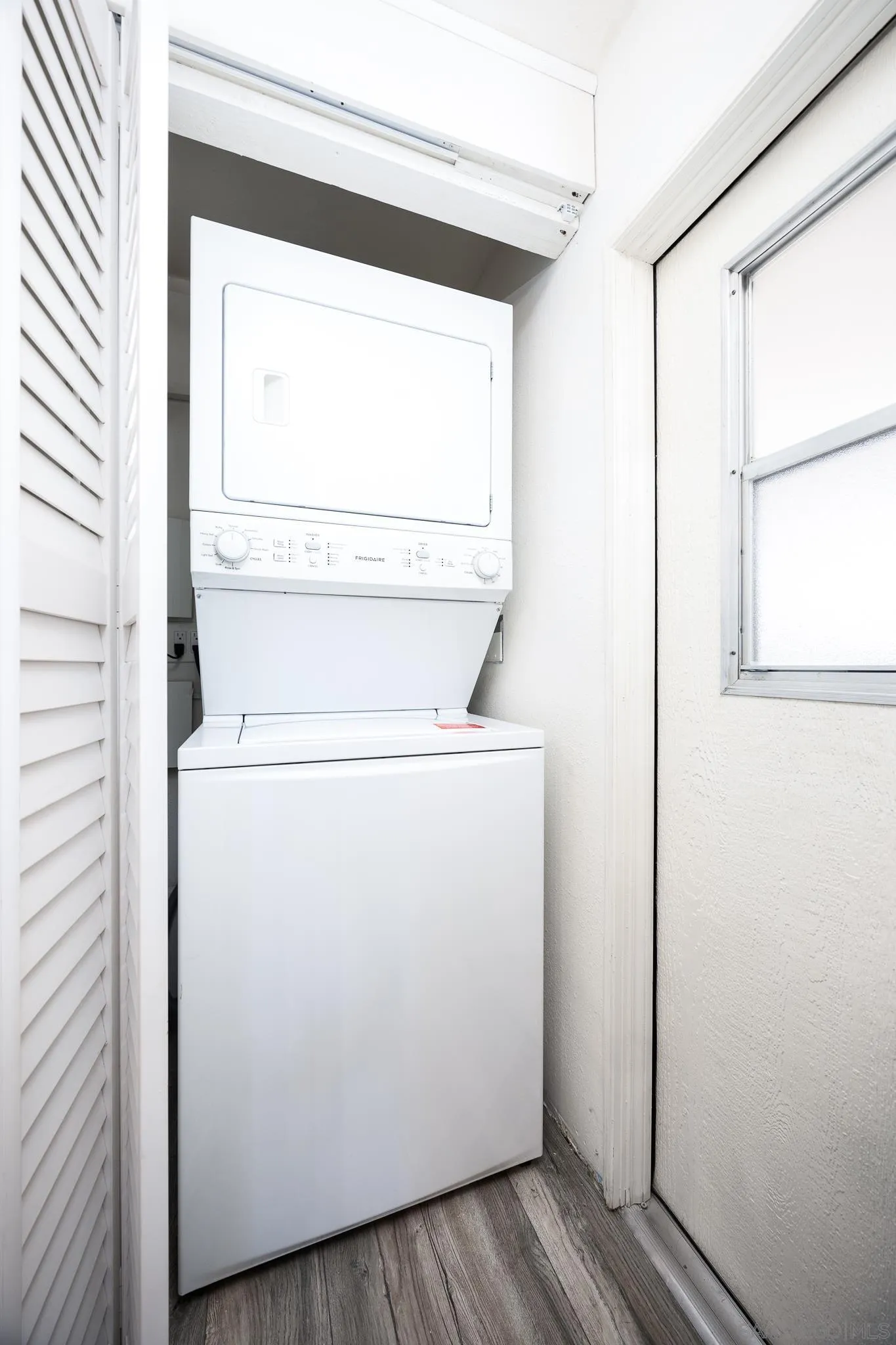 1815 Sweetwater Road, Unit SPC 121 Spring Valley, CA 91977 - Photo 21 of 44 a utility room with dryer and washer