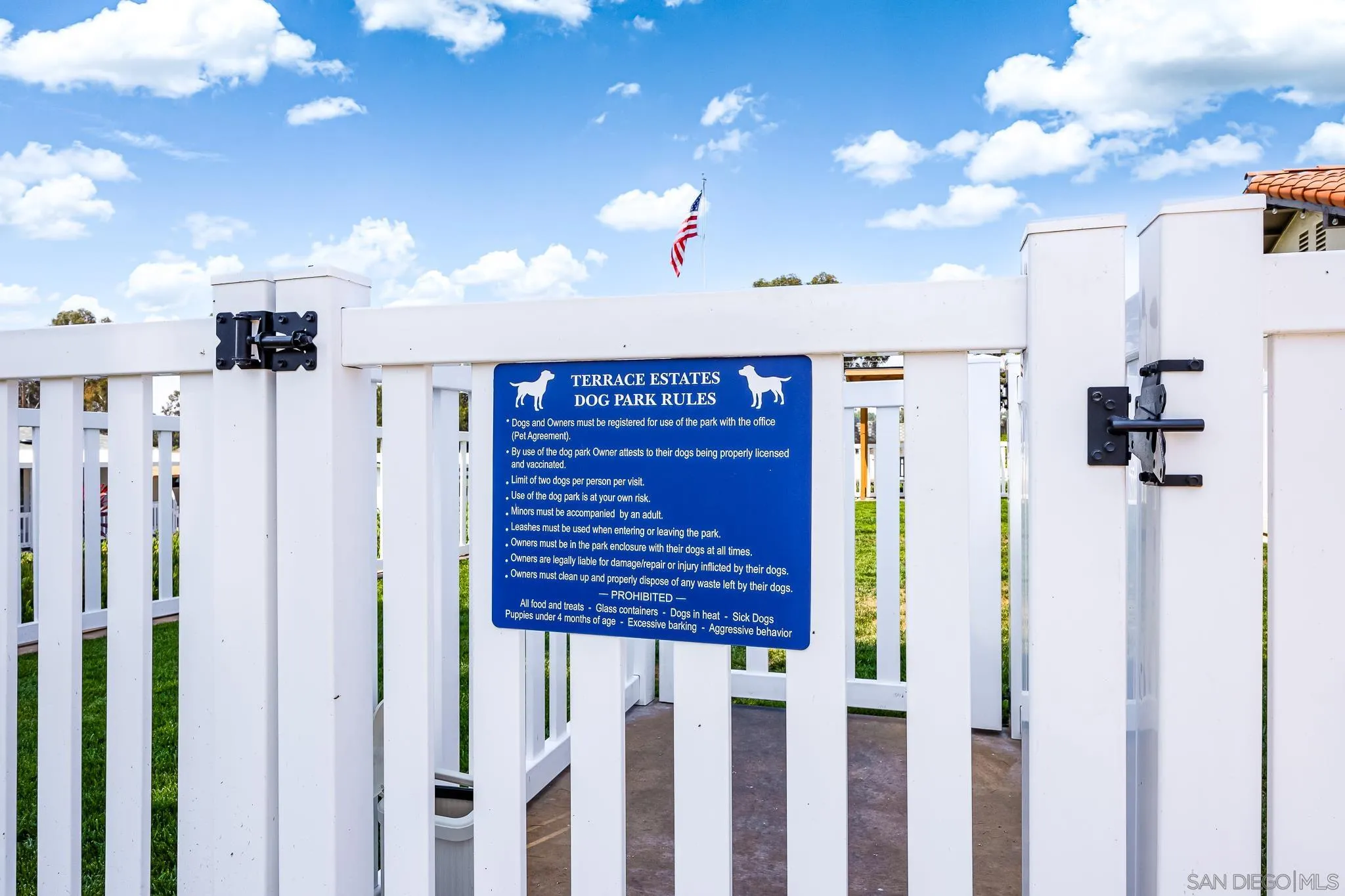 1815 Sweetwater Road, Unit SPC 121 Spring Valley, CA 91977 - Photo 31 of 44 a view of a entryway