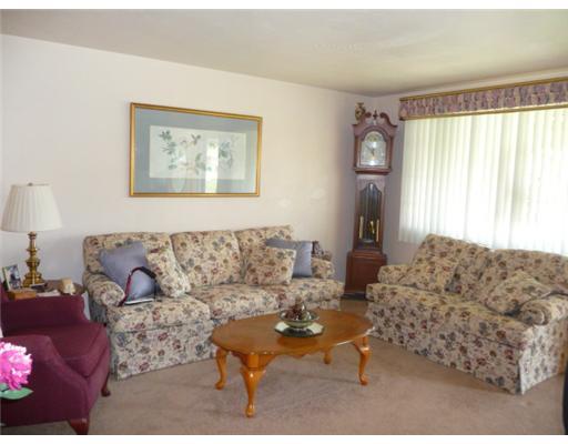 189 William Street McKees Rocks, PA 15136 - Photo 4 of 18 Living Room.