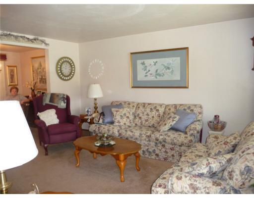 189 William Street McKees Rocks, PA 15136 - Photo 5 of 18 Living Room.
