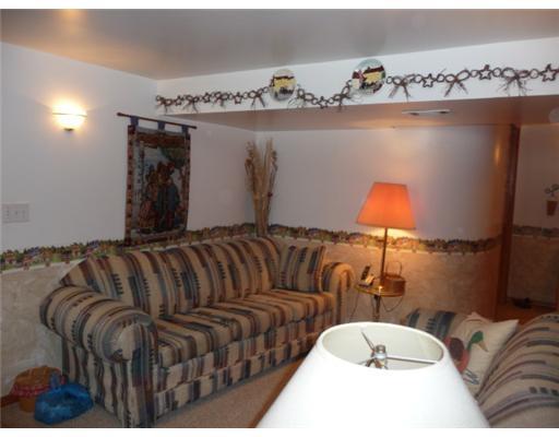 189 William Street McKees Rocks, PA 15136 - Photo 10 of 18 Family Room.