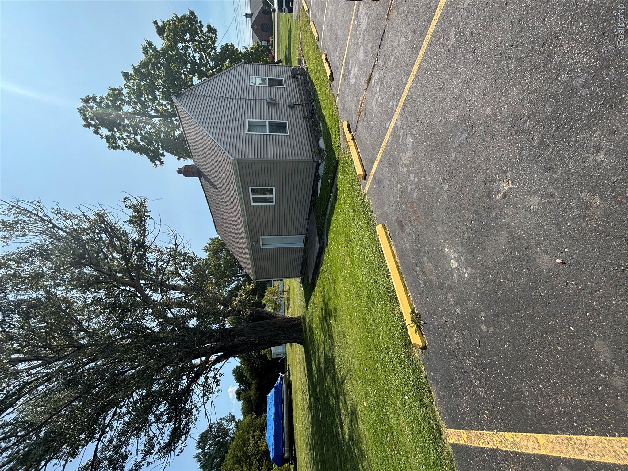 9047 Davison Road Davison, MI 48423 - Photo 2 of 11 IMG_8769.jpeg