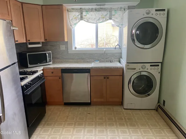 $274,900 | 1126 Vinewood Avenue, Rotterdam, NY 12306