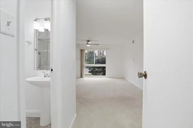 $2,195 | 250 South Reynolds Street, Unit 105, Alexandria, VA 22304