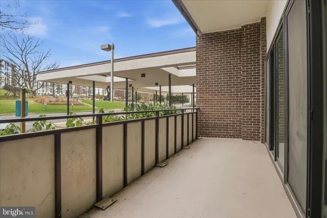 $2,195 | 250 South Reynolds Street, Unit 105, Alexandria, VA 22304