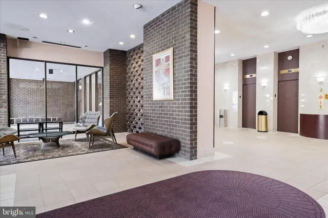 $2,195 | 250 South Reynolds Street, Unit 105, Alexandria, VA 22304