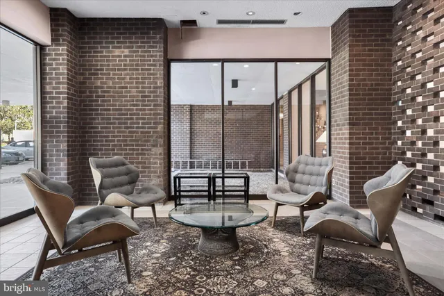 $2,195 | 250 South Reynolds Street, Unit 105, Alexandria, VA 22304