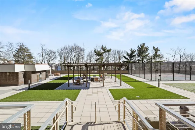 $2,195 | 250 South Reynolds Street, Unit 105, Alexandria, VA 22304