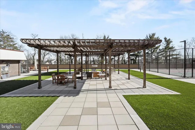 $2,195 | 250 South Reynolds Street, Unit 105, Alexandria, VA 22304