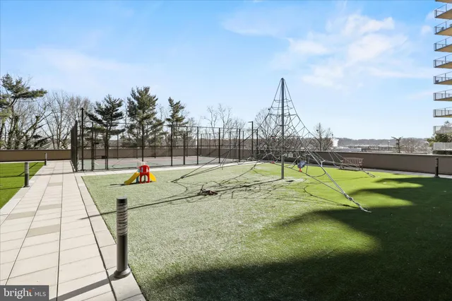 $2,195 | 250 South Reynolds Street, Unit 105, Alexandria, VA 22304