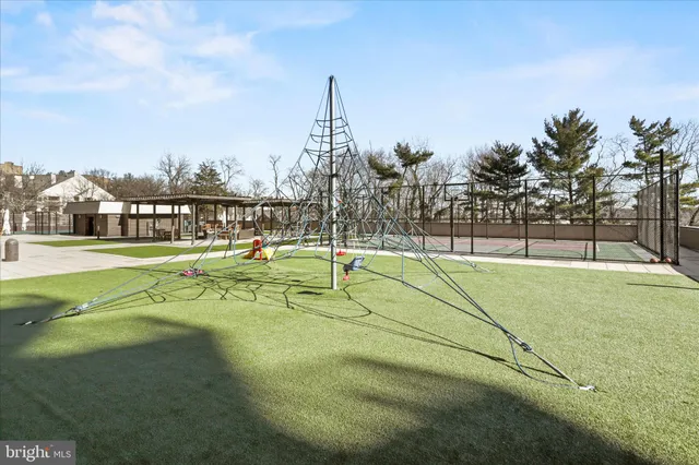 $2,195 | 250 South Reynolds Street, Unit 105, Alexandria, VA 22304