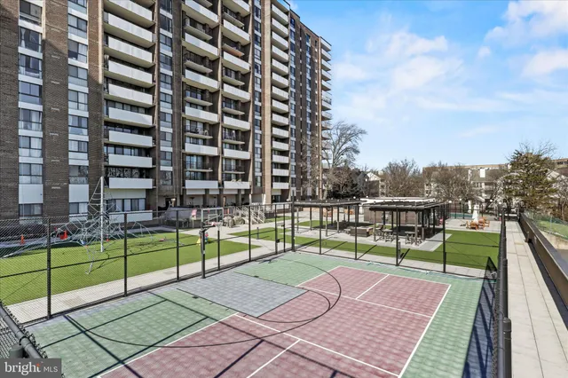 $2,195 | 250 South Reynolds Street, Unit 105, Alexandria, VA 22304