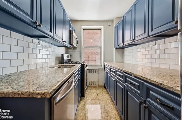 $379,000 | 330 Haven Avenue, Unit 1B | Hudson Heights