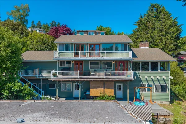 $1,100,000 | 21030 7th Avenue South, Des Moines, WA 98198