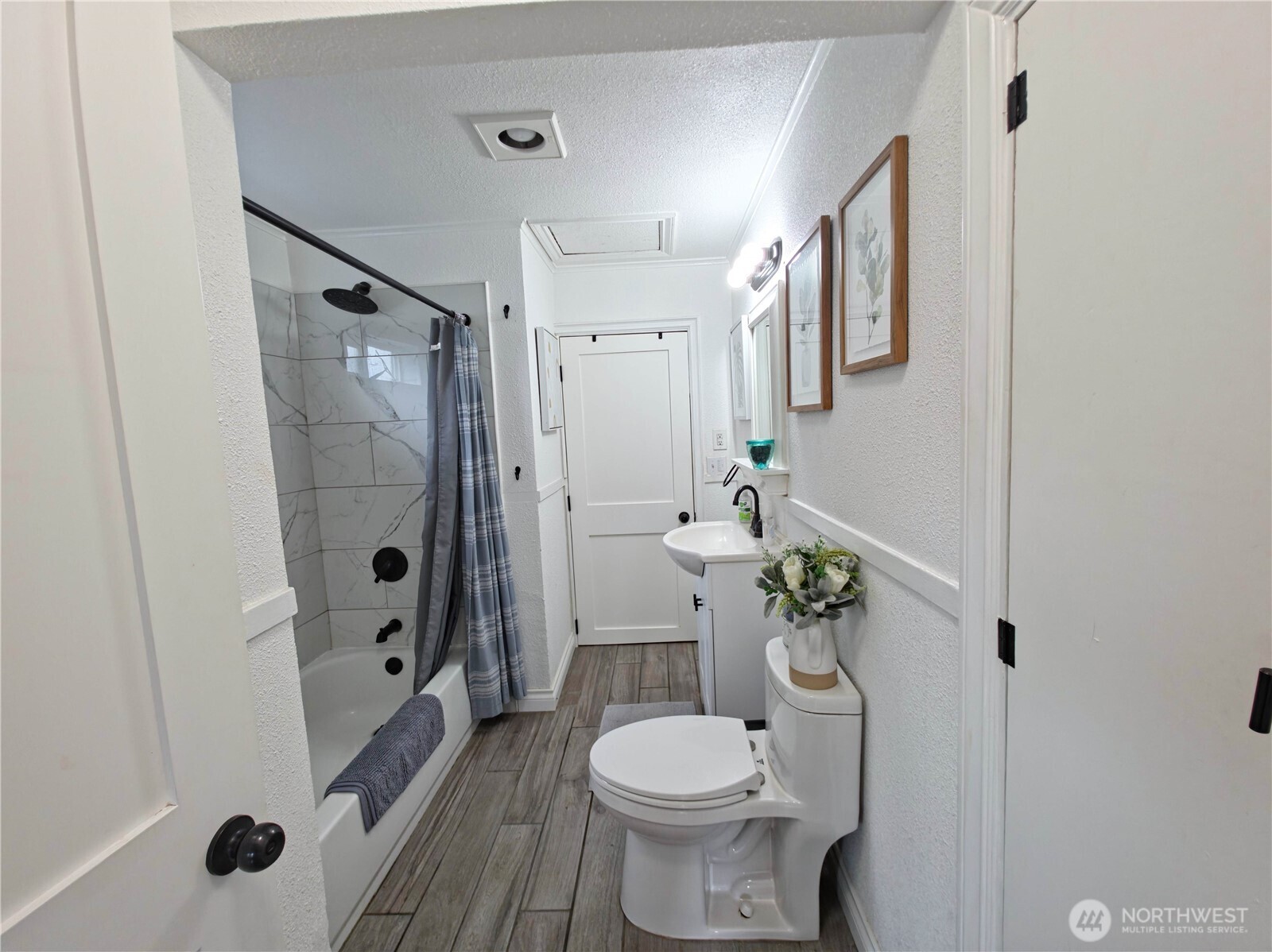 212 Douglas Street Longview, WA 98632 - Photo 7 of 20 a bathroom with a sink toilet and shower