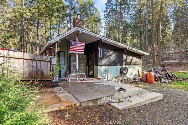 a table and chairs in front of house