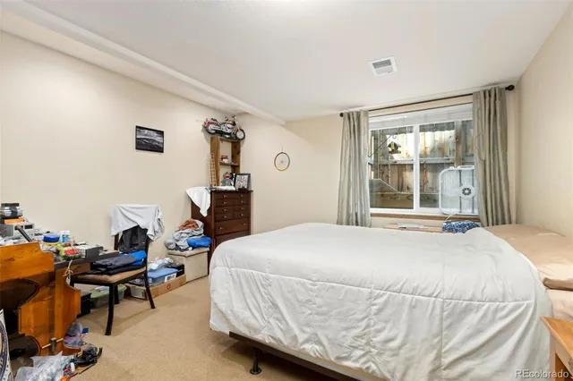 a view of entryway with a front door