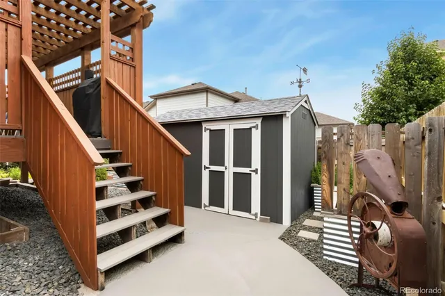 a view of multiple houses with a yard