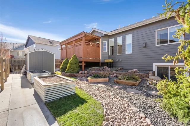 a view of a yard in front of house