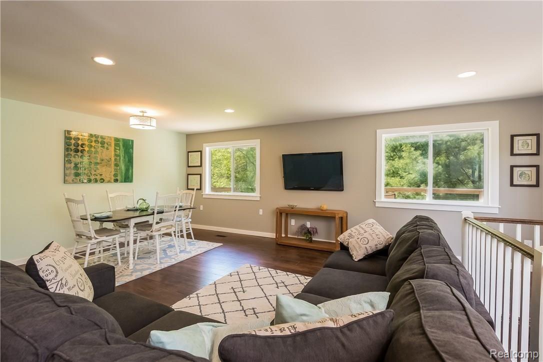 7357 Ore Lake Road Brighton, MI 48116 - Photo 11 of 29 011-Family_Room-4165537-large.jpg