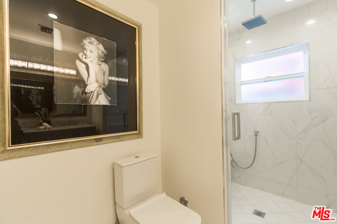 905 Lucille Avenue Venice, CA 90291 - Photo 13 of 24 a bathroom with a glass shower door