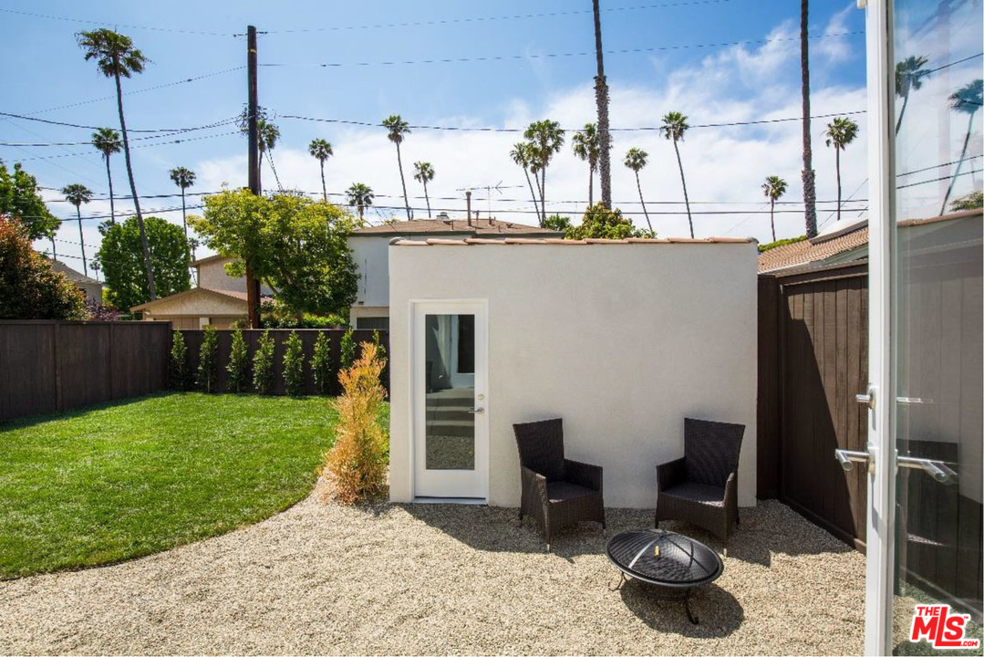 905 Lucille Avenue Venice, CA 90291 - Photo 18 of 24 a view of a kitchen with sink and refrigerator