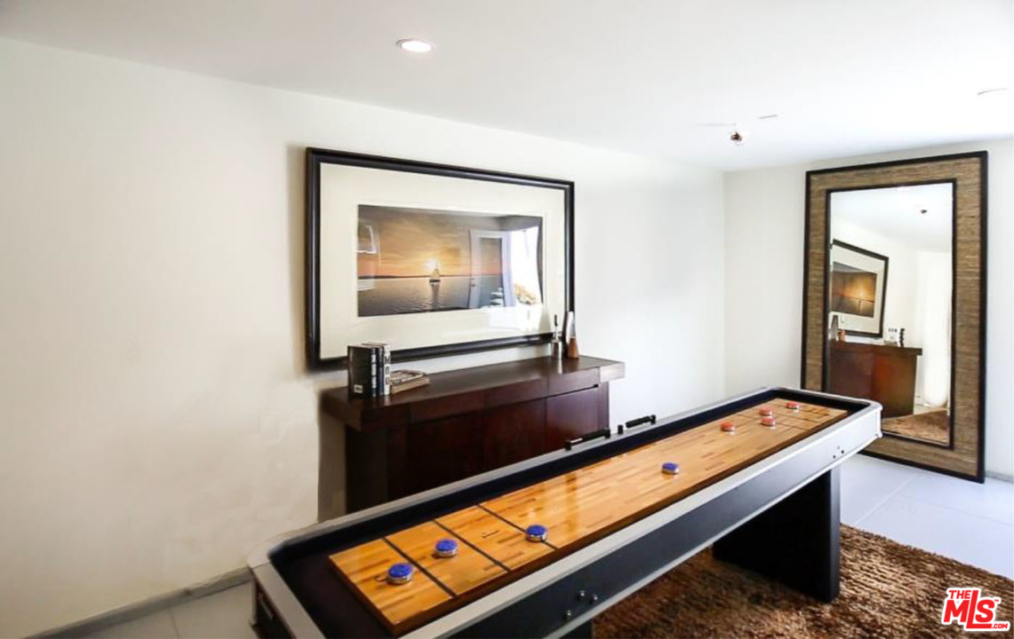 905 Lucille Avenue Venice, CA 90291 - Photo 19 of 24 a room with storage and utility