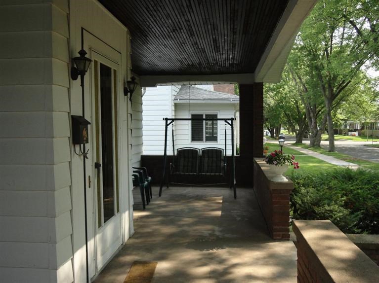 1115 Pershing Boulevard Clinton, IA 52732 - Photo 13 of 18 Gallery Image 13