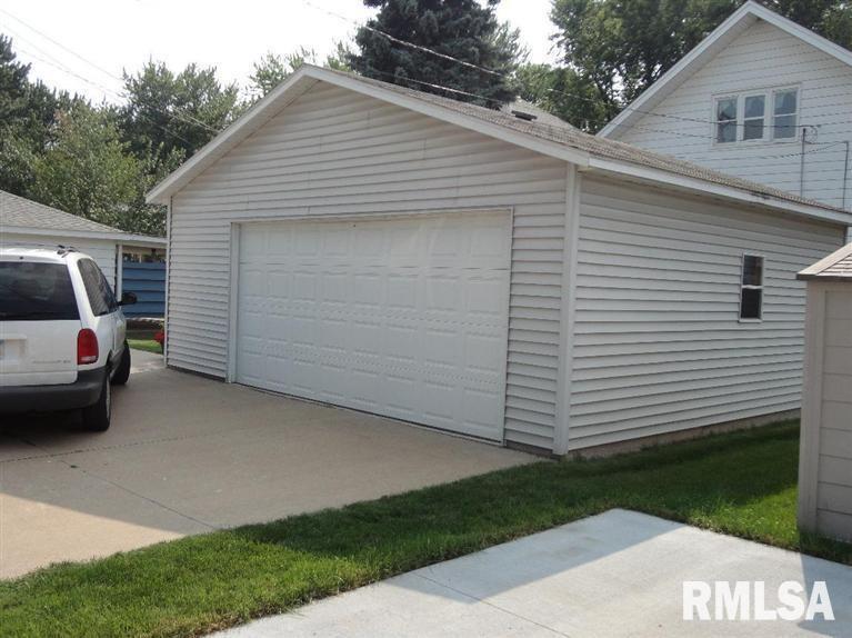1115 Pershing Boulevard Clinton, IA 52732 - Photo 8 of 18 Gallery Image 8