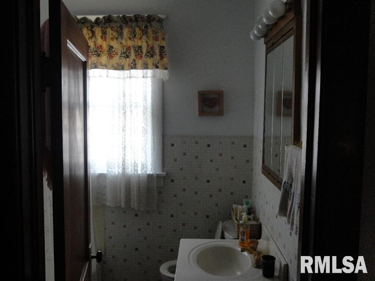1115 Pershing Boulevard Clinton, IA 52732 - Photo 9 of 18 Gallery Image 9