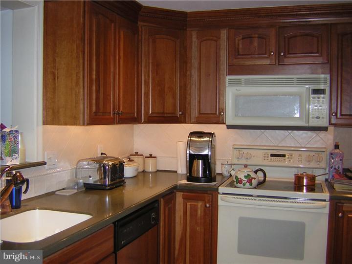 912 South Chester Road West Chester, PA 19382 - Photo 9 of 22 Kitchen