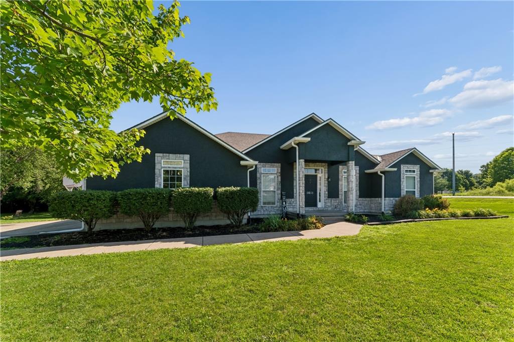 1611 Southwest Deer Run Road Oak Grove, MO 64075 - Photo 2 of 75
