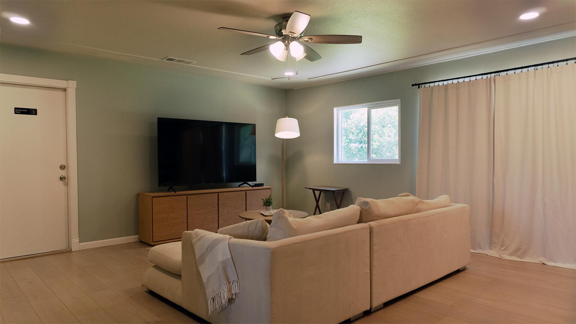 5080 Debbie Lane Redding, CA 96002 - Photo 20 of 30 Family Room