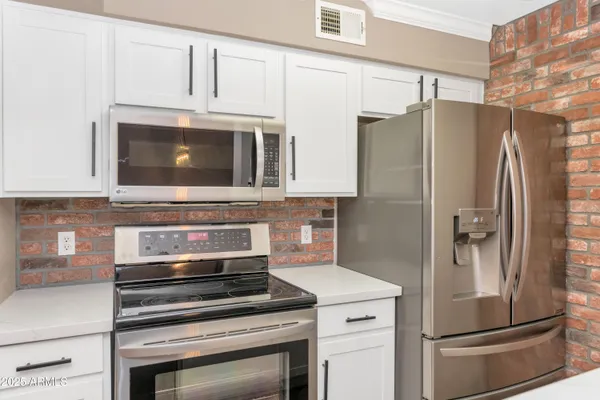 $1,645 | 2025 East Campbell Avenue, Unit 143, Phoenix, AZ 85016
