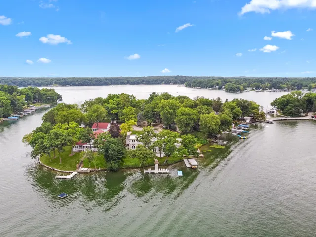 $4,499,700 | W5357 Lauderdale Drive, La Grange, WI 53121