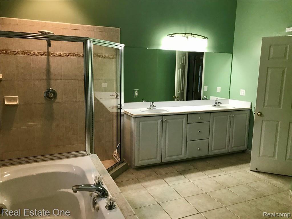 3075 Fairgrove Terrace Rochester, MI 48309 - Photo 10 of 21