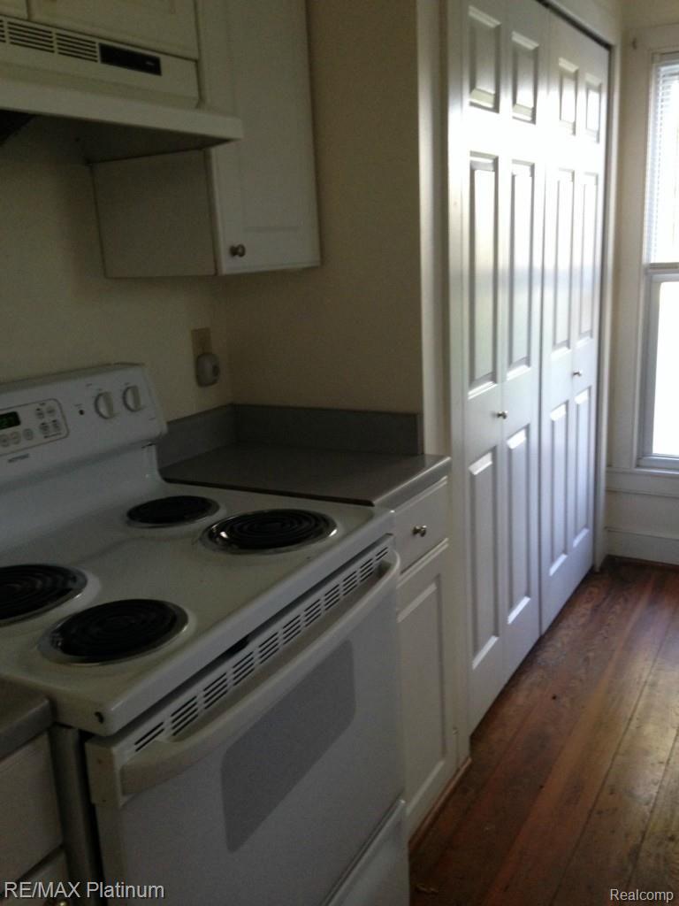 4030 East Clyde Road Howell, MI 48855 - Photo 12 of 20 KITCHEN1.jpg