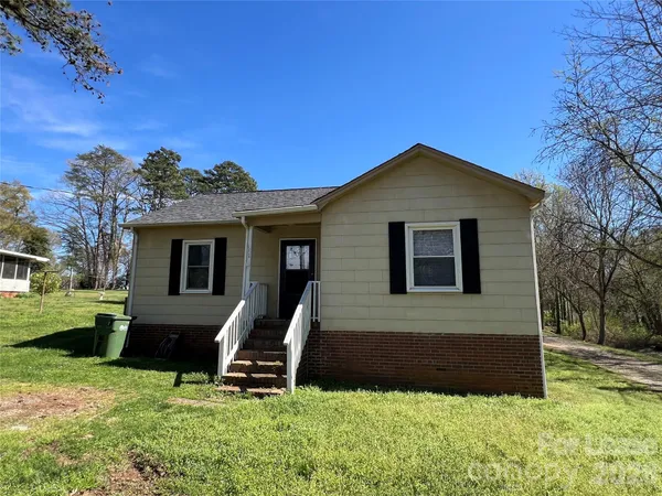 $1,350 | 111 Hilltop Street, Mount Holly, NC 28120
