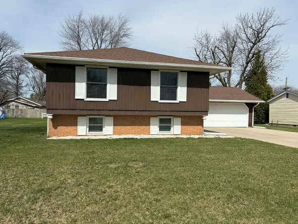 $305,000 | 716 East Stewart Drive, Rensselaer, IN 47978
