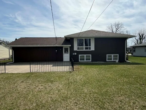 $305,000 | 716 East Stewart Drive, Rensselaer, IN 47978