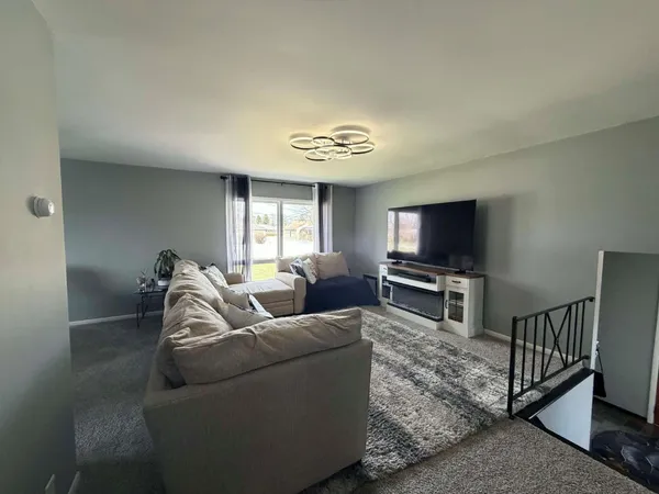 $305,000 | 716 East Stewart Drive, Rensselaer, IN 47978