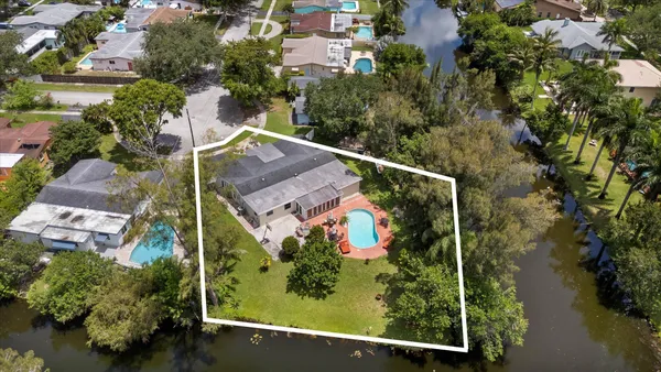 $850,000 | 8951 Southwest 51st Place, Cooper City, FL 33328