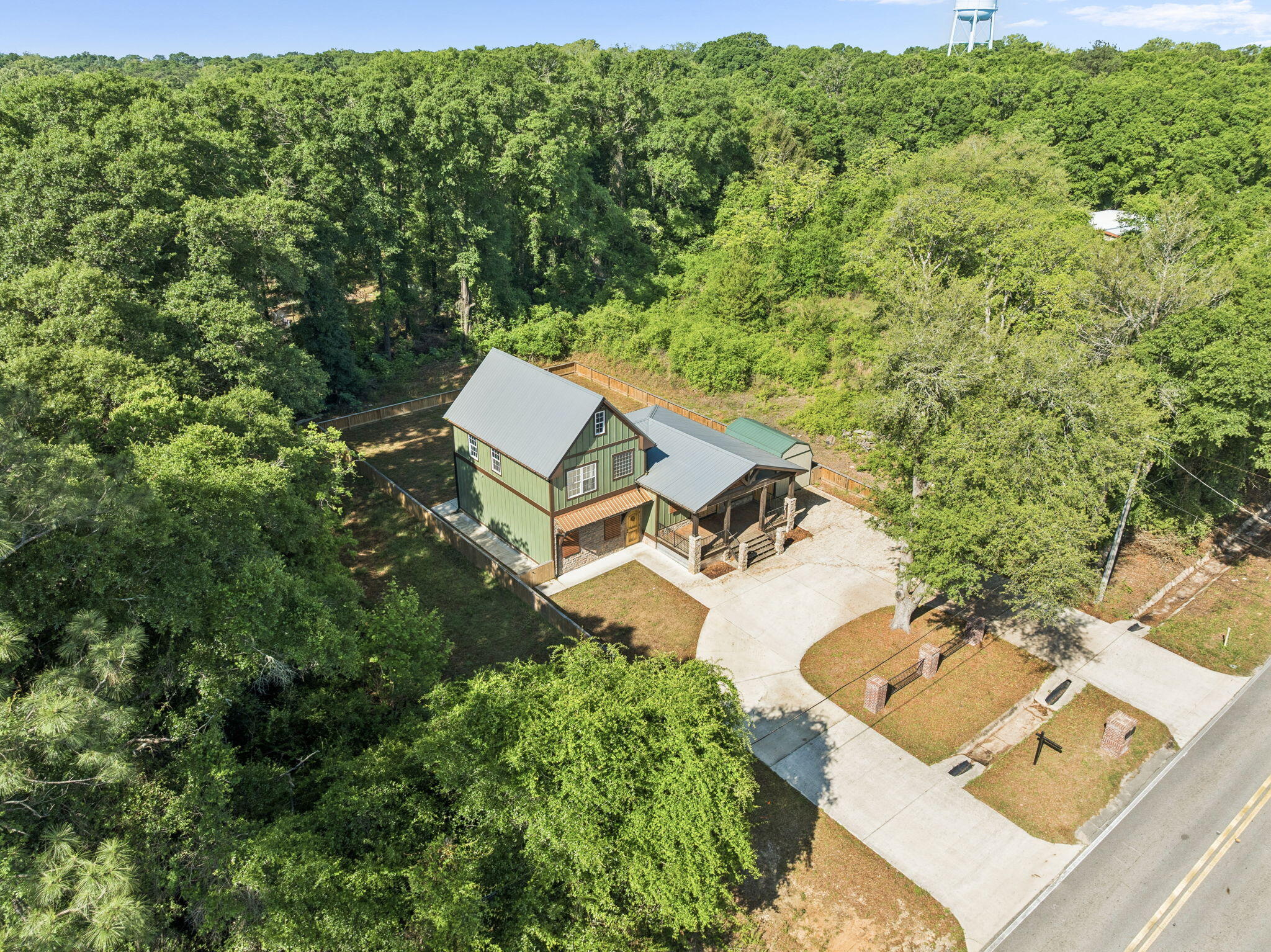 981 East Chestnut Avenue Crestview, FL 32539 - Photo 2 of 42 2Array_981EChestnutAve-8