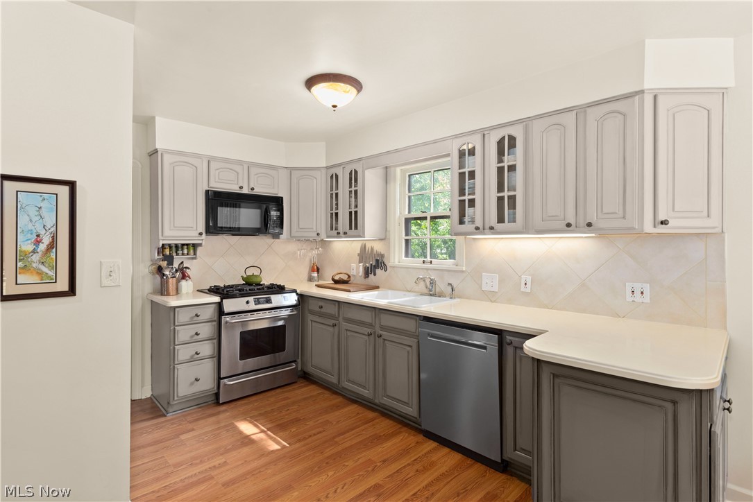 2690 Edgehill Road Cleveland, OH 44106 - Photo 11 of 35 Freshly painted cabinets
