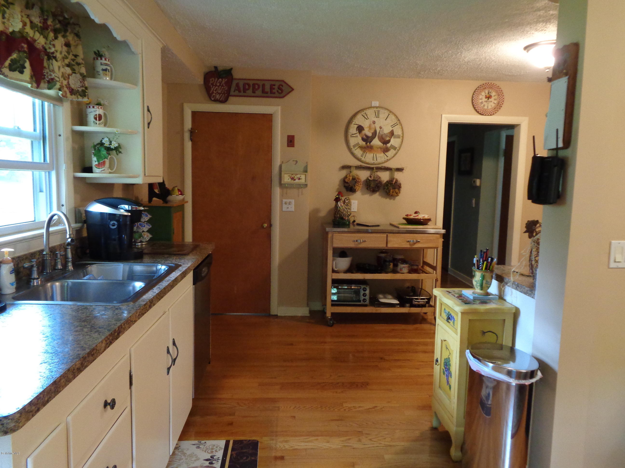 27 Partridge Road Pittsfield, MA 01201 - Photo 11 of 33 Kitchen