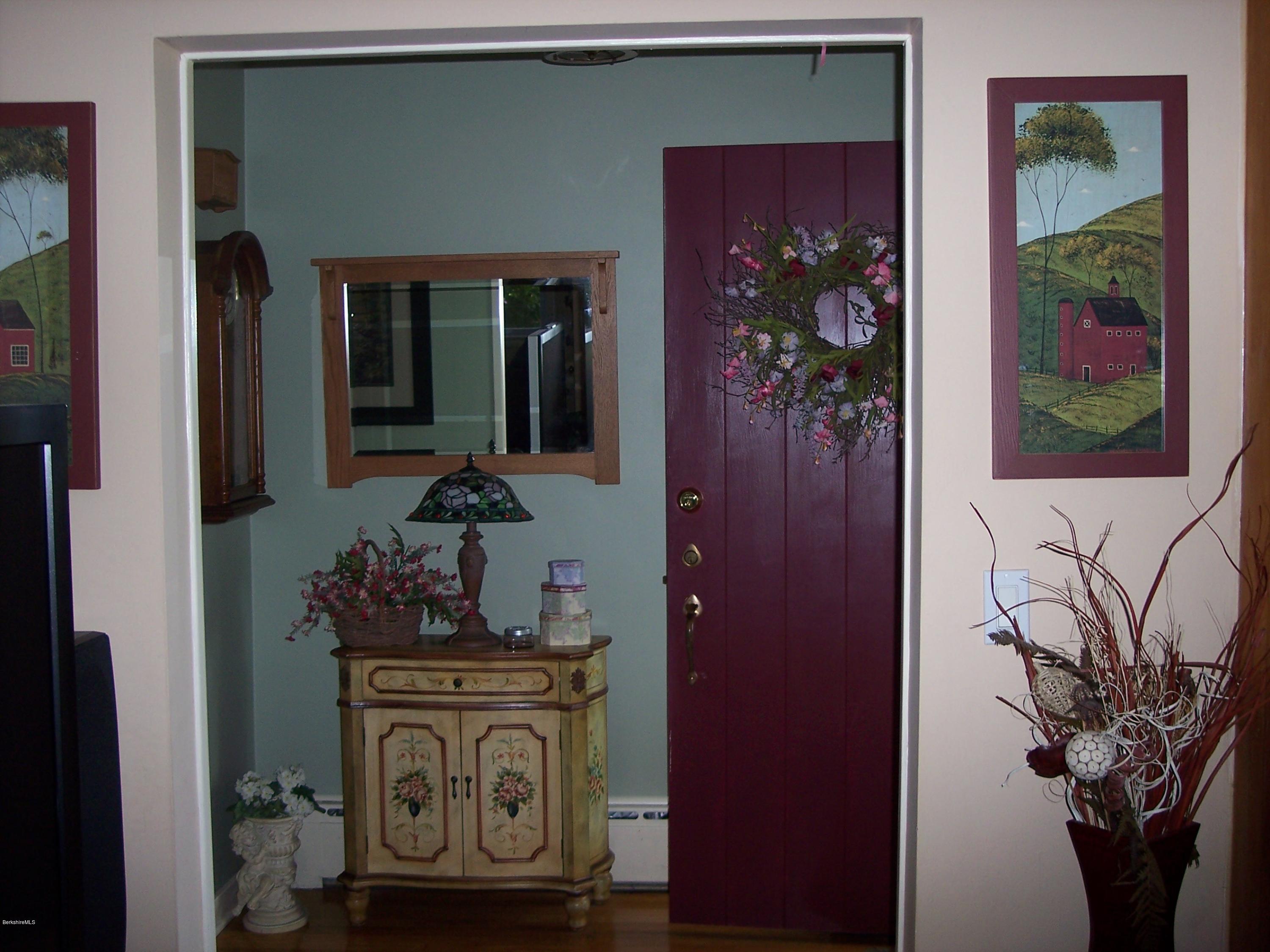 27 Partridge Road Pittsfield, MA 01201 - Photo 13 of 33 Entry way