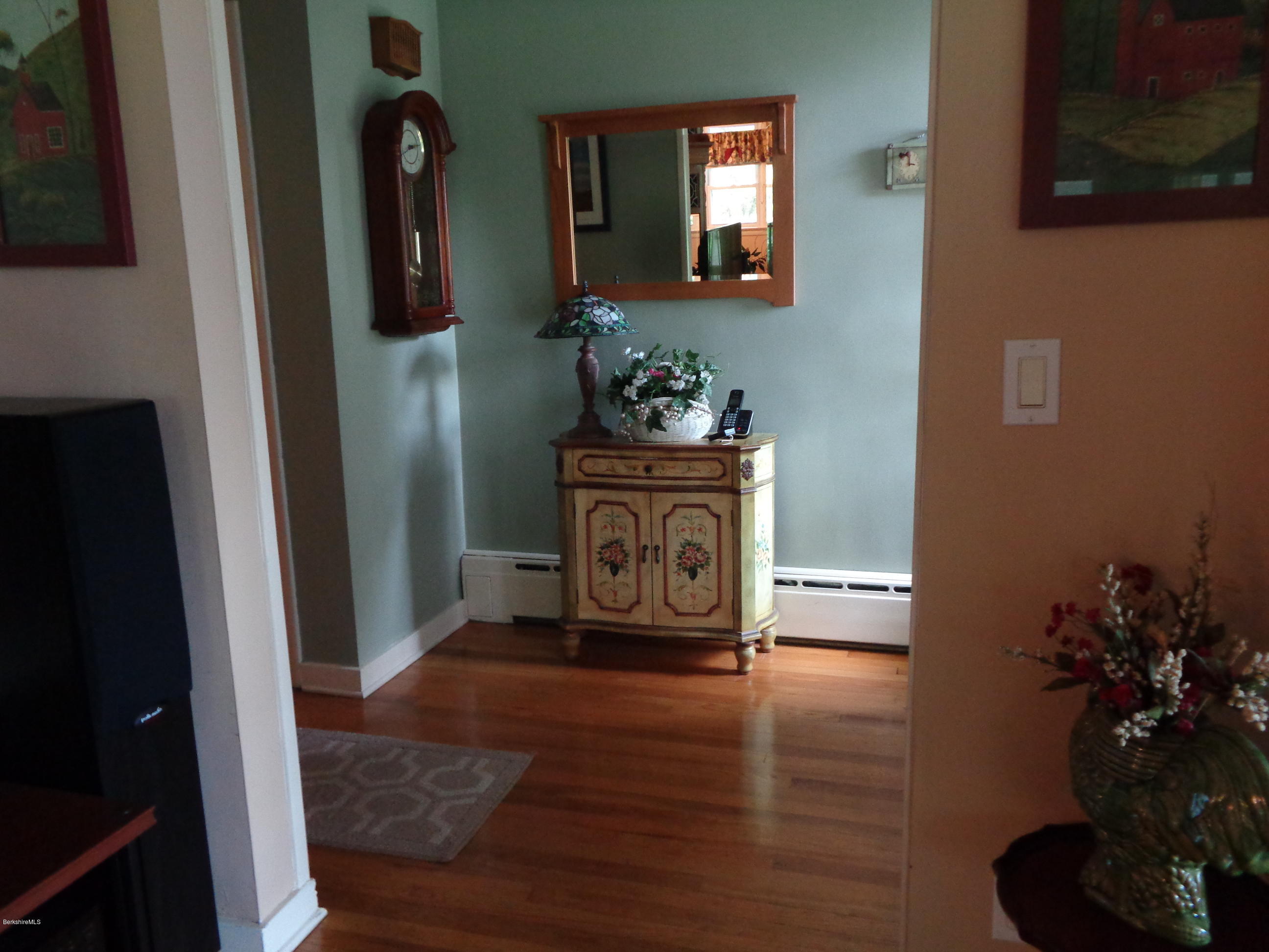 27 Partridge Road Pittsfield, MA 01201 - Photo 14 of 33 Entry way