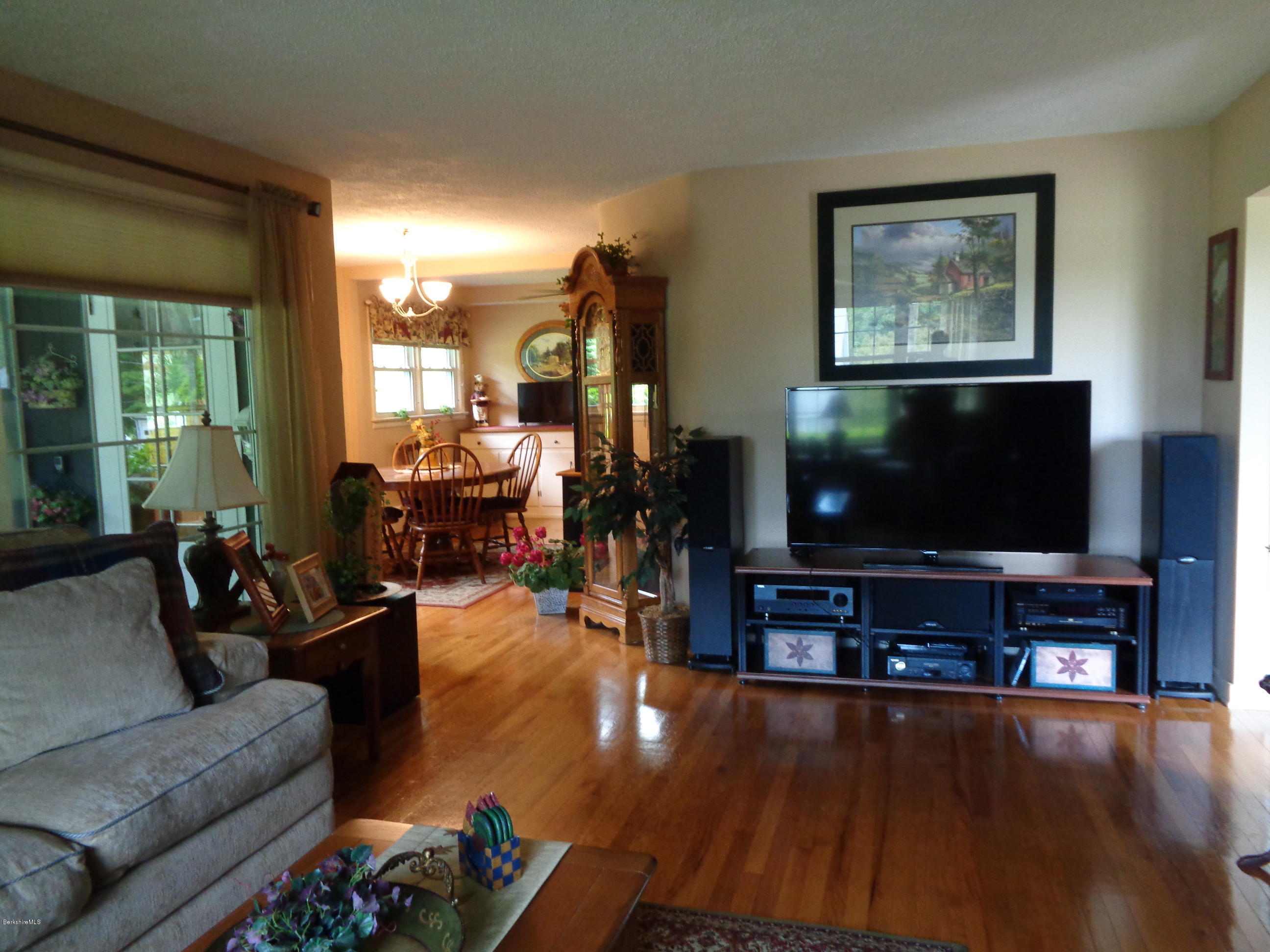 27 Partridge Road Pittsfield, MA 01201 - Photo 7 of 33 Living rom