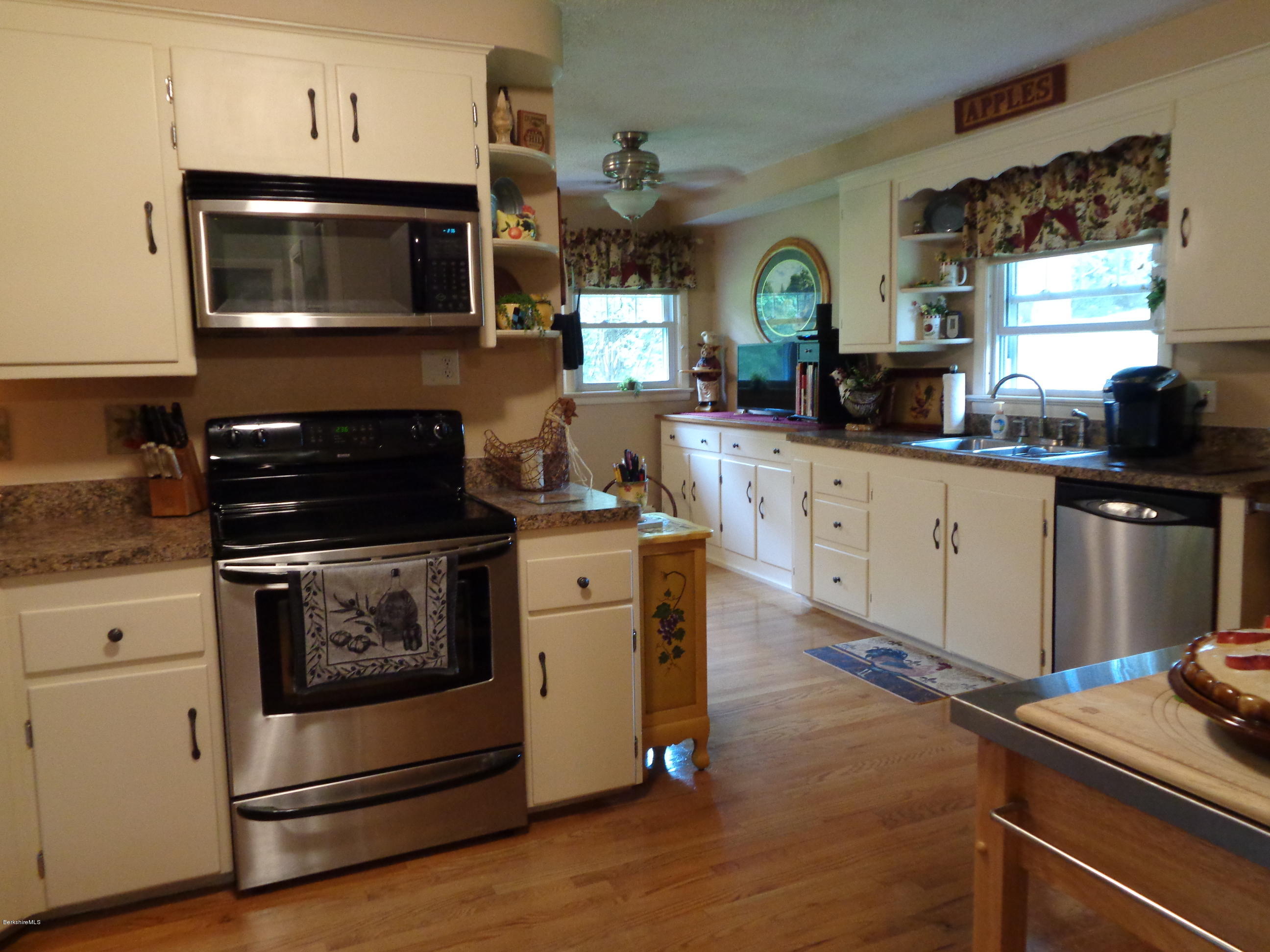 27 Partridge Road Pittsfield, MA 01201 - Photo 8 of 33 Kitchen